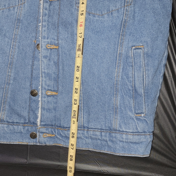 Victory Outfitters sherpa-lined denim trucker jacket. - Picture 7 of 8
